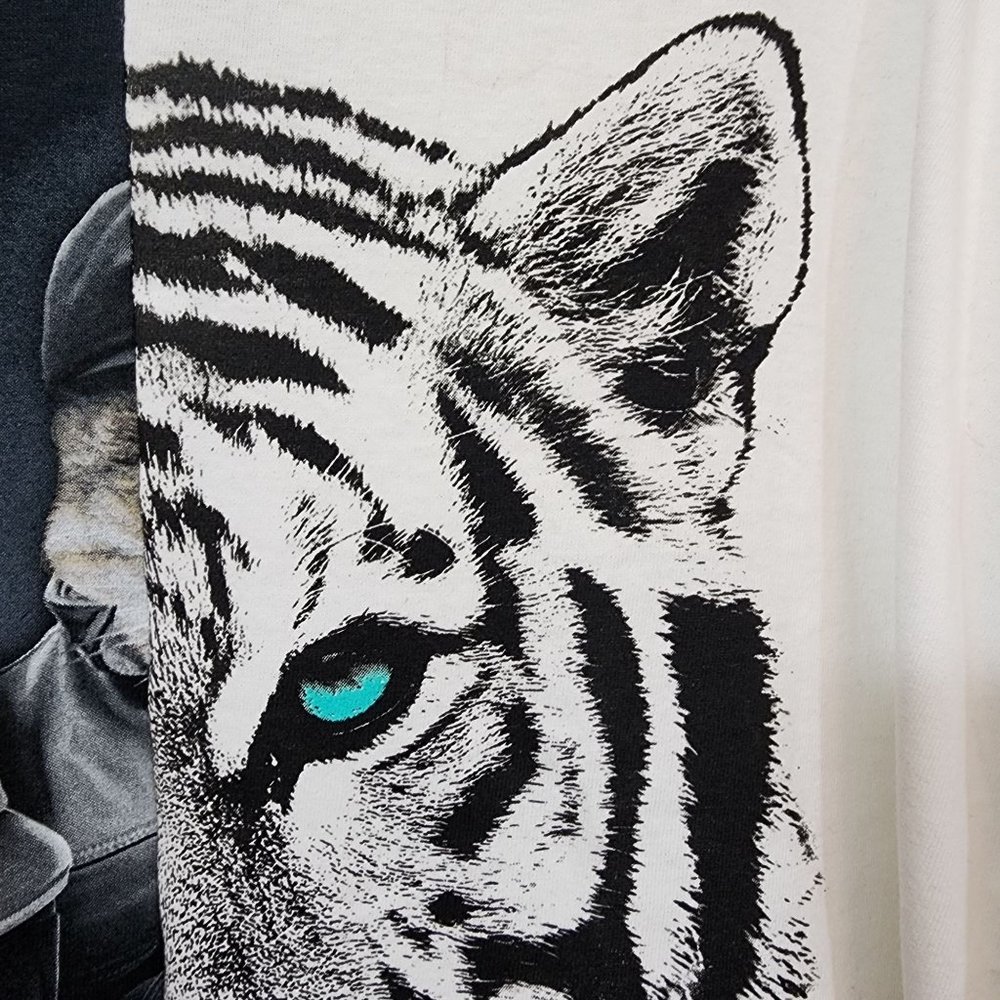 Upcycled NWOT tiger / hug life cat half and half graphic t-shirt men's‎ size XL - Picture 7 of 7